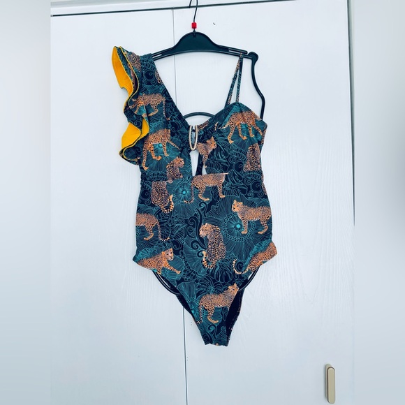 Gorgeous Cheetah print safari style fill Covrage v wire one piece swim suit - Picture 10 of 16